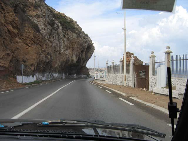 VOYAGE ORAN SEPTEMBRE 2006 219 14 sept. 06 - matin -ROUTE DE LA CORNICHE ROCHER DE LA VIEILLE.JPG